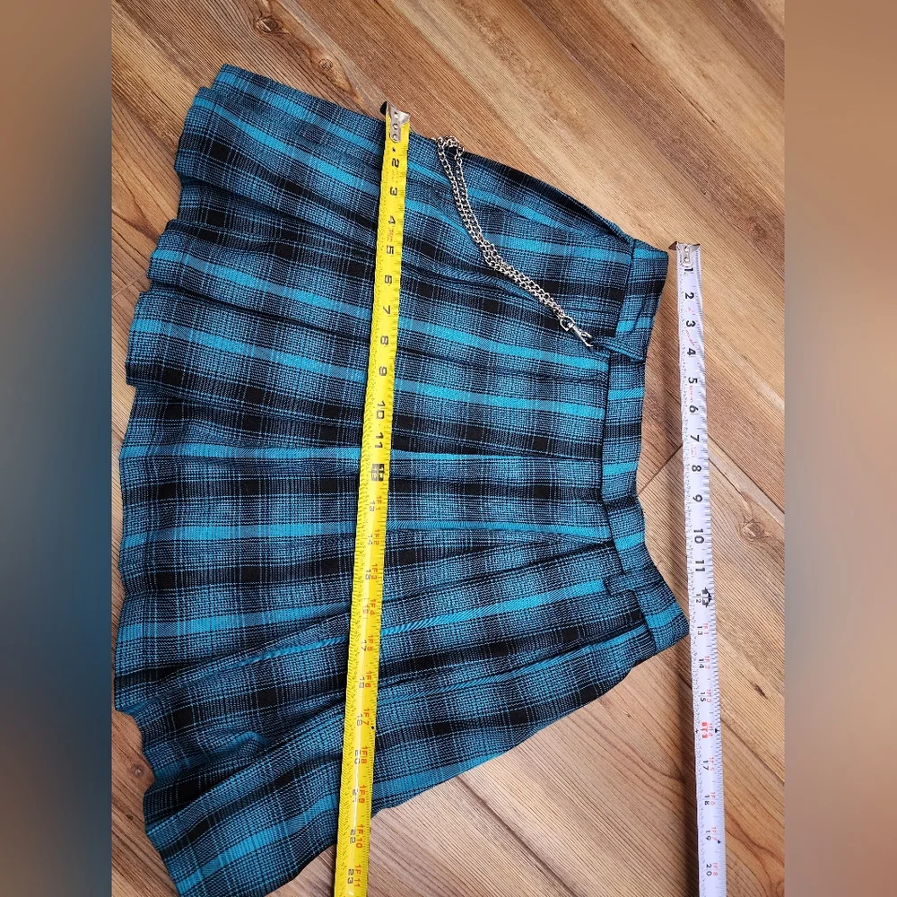Hot Topic Mini Skirt Women's M Teal Plaid Pleated Chain